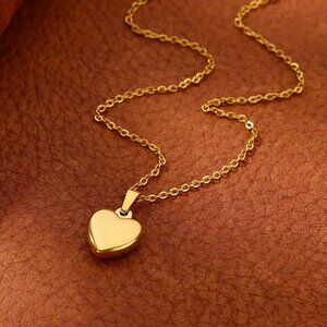 NEW 18K Yellow Gold Heart Dainty Luxury Necklace